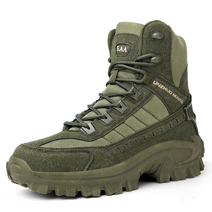 Bottes de protection tactiques homme, résistantes et antidérapantes pour travail et activités exigeantes.