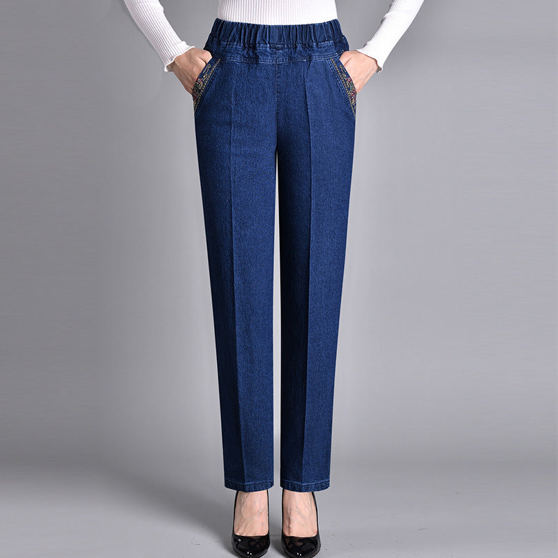 Jean noir femme coupe droite, taille élastique. Poches latérales, parfait pour mode décontractée hiver et confort.