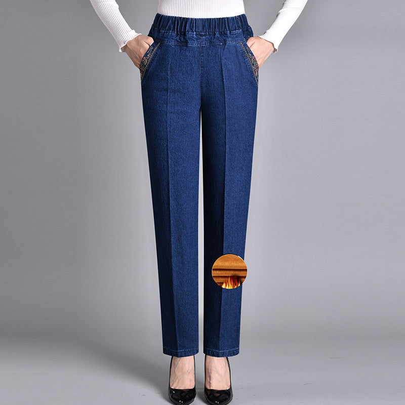 Jean femme hiver coupe droite, taille élastique. Style décontracté et moderne, idéal pour la mode femme confortable.