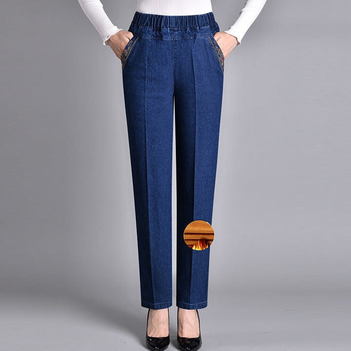 Jean femme hiver coupe droite, taille élastique. Style décontracté et moderne, idéal pour la mode femme confortable.