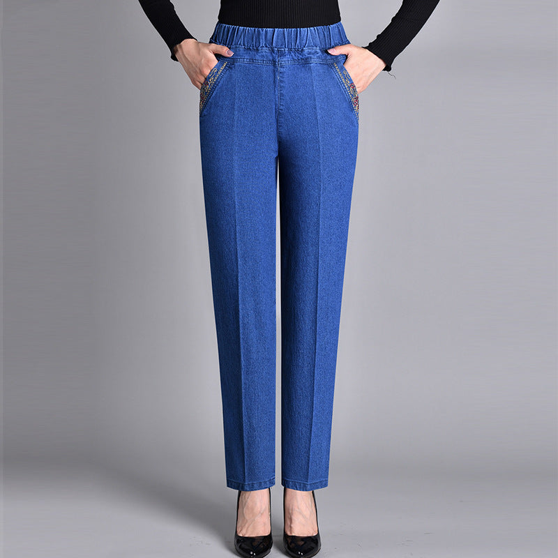 Jean femme coupe droite, taille élastique confortable. Idéal pour un style quotidien décontracté et mode femme.