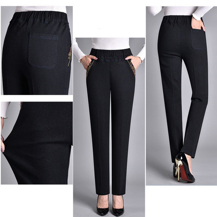 Jean bleu femme, coupe droite, taille élastique. Polyvalent pour un style décontracté ou chic en toute saison.