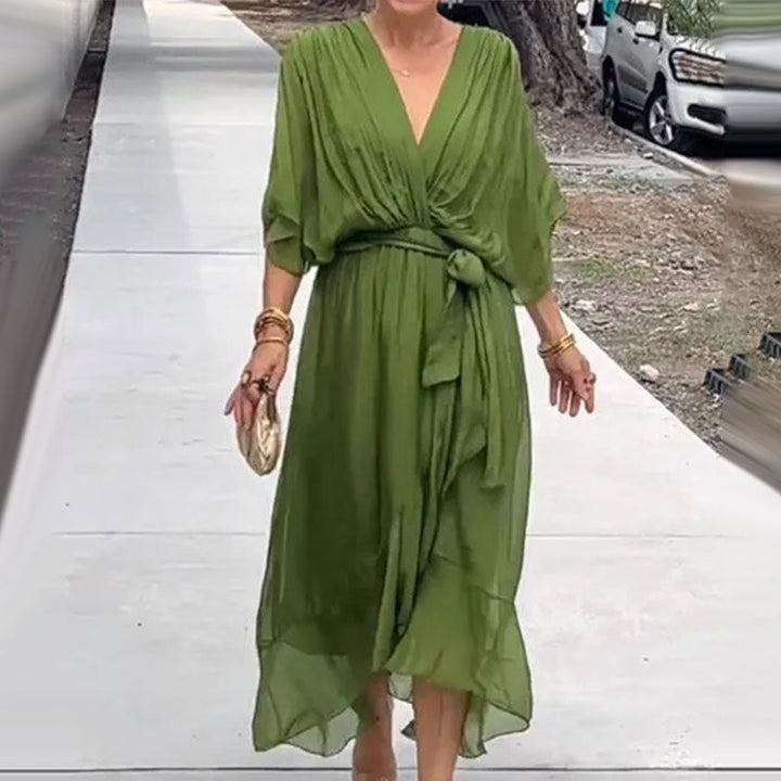 Robe portefeuille Aceline femme, décolleté V profond, coupe flatteuse et élégante pour soirée chic.