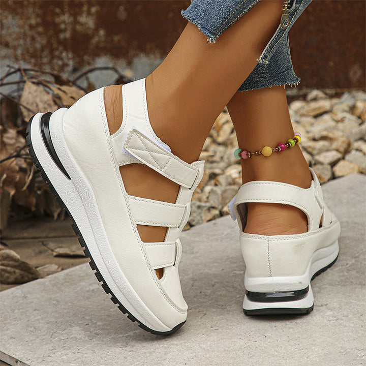 Sandales compensées ajourées femme, confort mode casual, parfaites pour l'été.