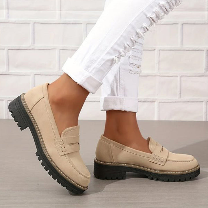 Mocassins femme camel avec semelle compensée, élégance facile pour la mode urbaine, chaussures polyvalentes.