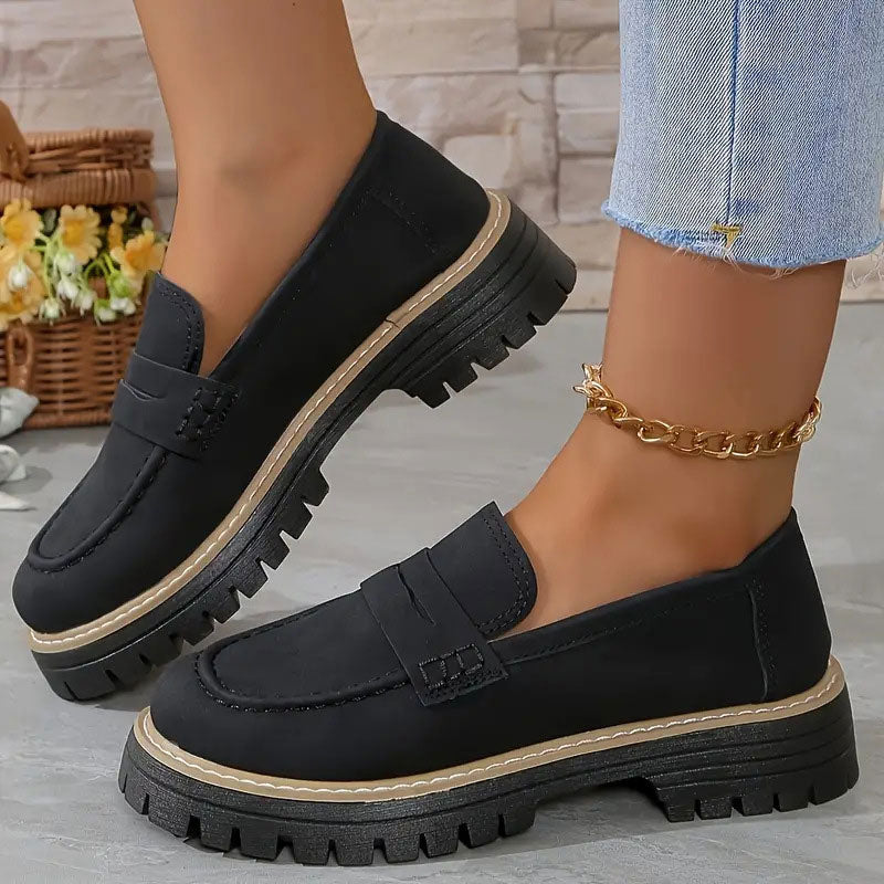 Mocassins femme noirs vernis, semelle épaisse adhérente, chaussures de travail confortables et stylées, mode femme.