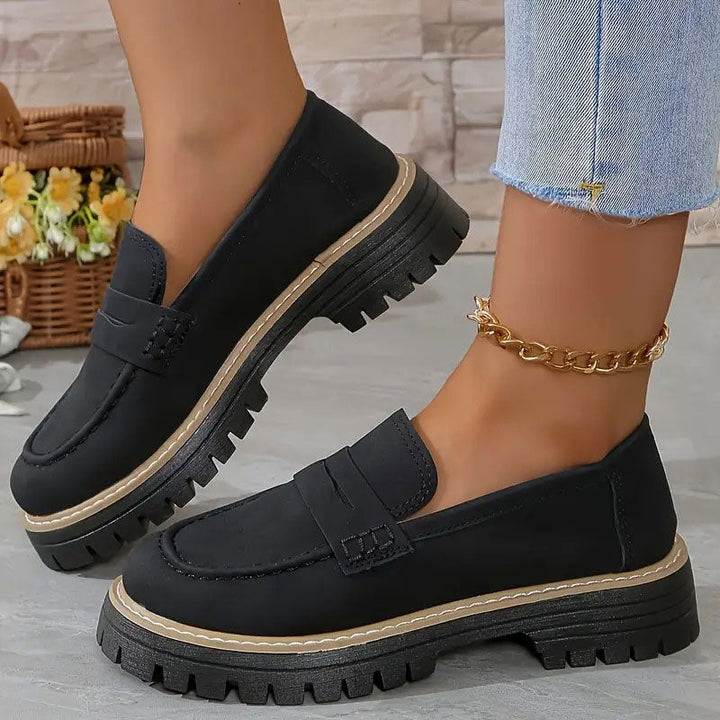 Mocassins femme noirs vernis, semelle épaisse adhérente, chaussures de travail confortables et stylées, mode femme.