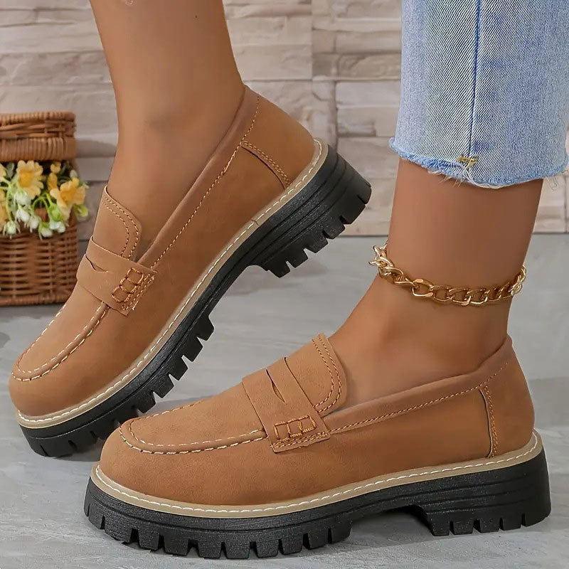 Mocassins femme roses poudré, semelle épaisse et souple, chaussures plates idéales pour un style décontracté estival.