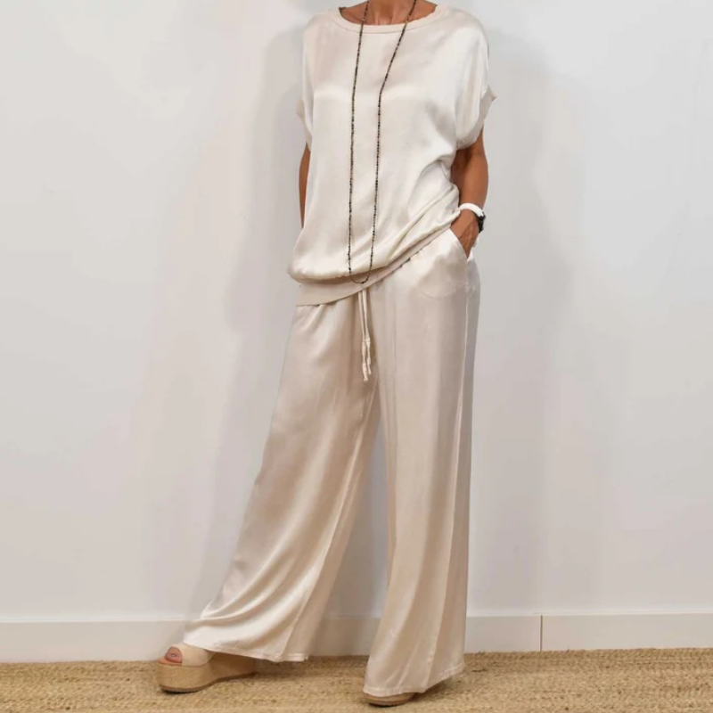 Ensemble femme chic deux pièces, top fluide et pantalon ample, idéal pour soirée ou bureau. Mode élégante.