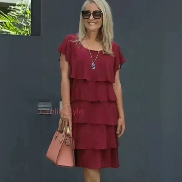 Robe fluide femme printanière/estivale à volants. Élégante et décontractée, cette robe chic convient à toute silhouette.