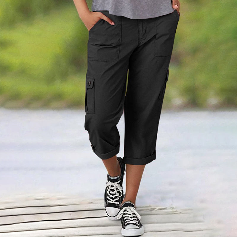 Pantalon cargo femme, coupe capri, décontracté et stylé, avec poches utilitaires, pour le printemps.