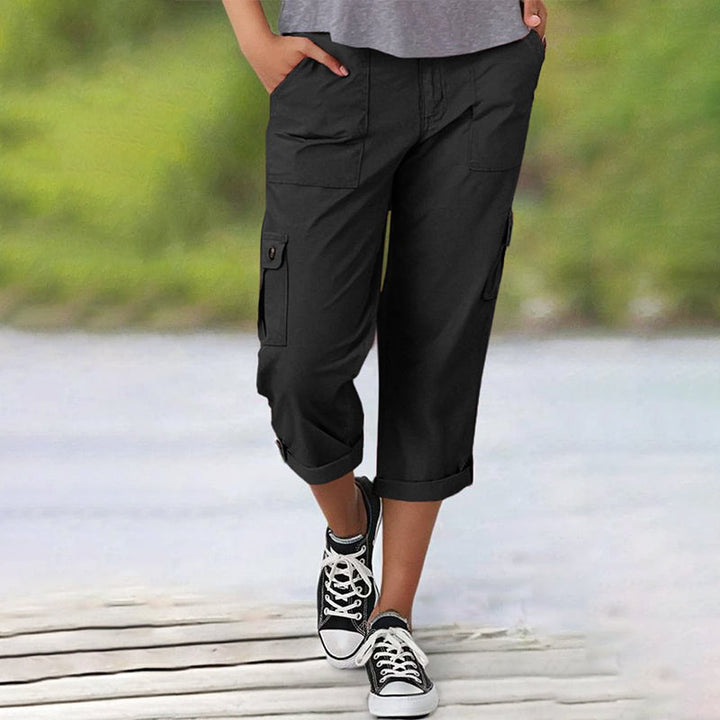 Pantalon cargo femme, coupe capri, décontracté et stylé, avec poches utilitaires, pour le printemps.