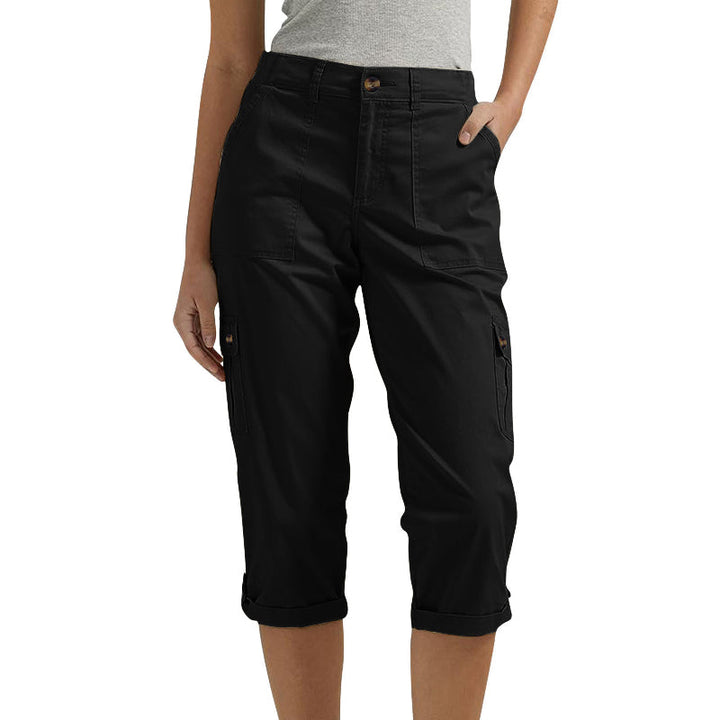 Vêtement femme décontracté: pantalon cargo capri d'été avec de multiples poches fonctionnelles.