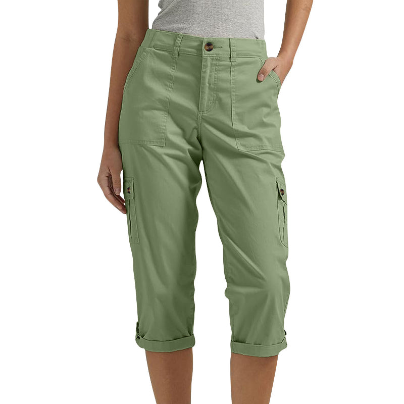 Pantalon décontracté femme, coupe capri cargo, multipoches, parfait pour un look estival casual.