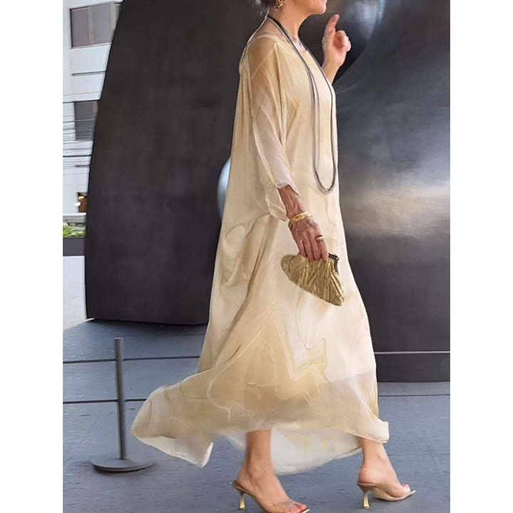 Chic robe longue fluide en chiffon pour femme, mode et confortable, idéale pour les journées d'été.