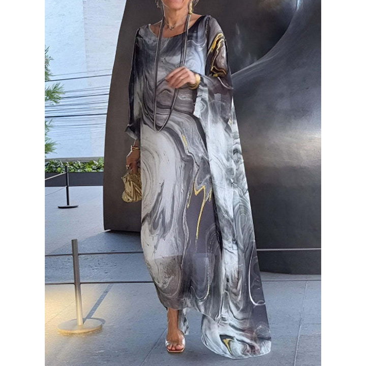 Longue robe fluide élégante en chiffon pour femme, offrant style et confort pour l'été et les vacances.
