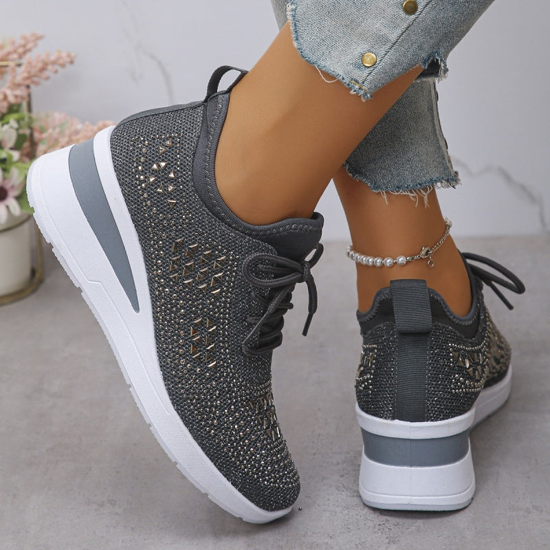 Baskets femme avec soutien voûte plantaire, orthopédiques, légères et stylées avec strass éclatants.