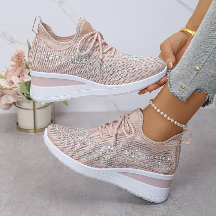 Baskets femme orthopédiques, look moderne à strass, confort supérieur et soutien voûte plantaire parfait.