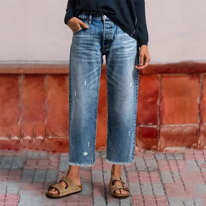 Jeans femme coupe droite cropped rétro, denim taille haute, style polyvalent.