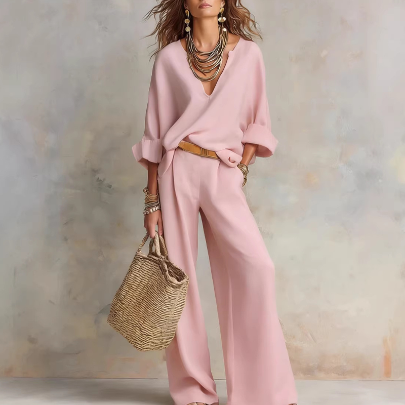 Pantalon large fluide effet lin beige avec haut assorti, ensemble femme deux pièces estival décontracté.