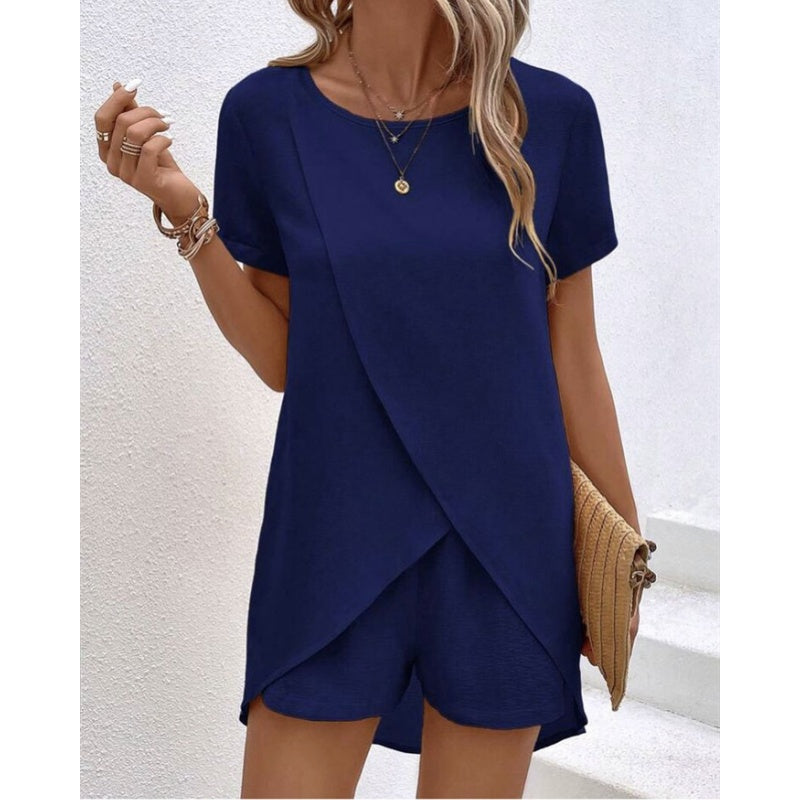 Mode femme: ensemble élégant top asymétrique à col rond et short confortable, style printanier.