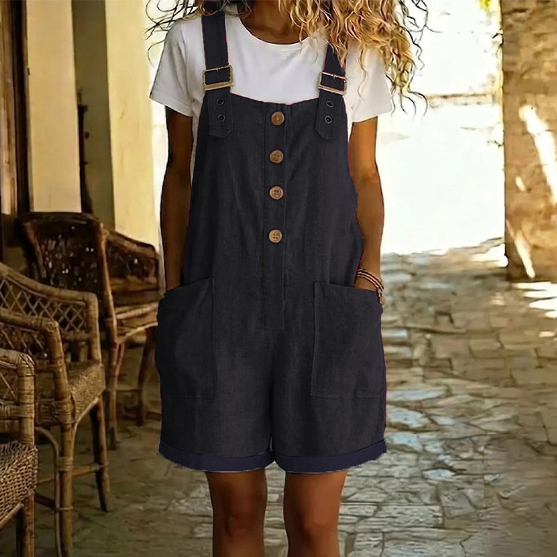 Modèle de salopette courte décontractée style rétro femme, avec bretelles ajustables pour printemps.