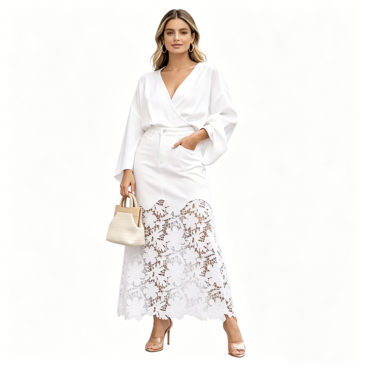 Jupe longue denim décontractée femme, avec dentelle florale, idéale été et printemps.
