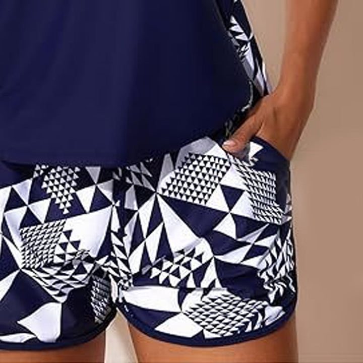 Maillot de bain femme ensemble floral, débardeur et short, look élégant et décontracté pour l'été.