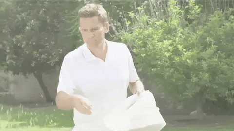 Flacon de réparateur de pelouse liquide pour un semis uniforme et une réparation facile du gazon.