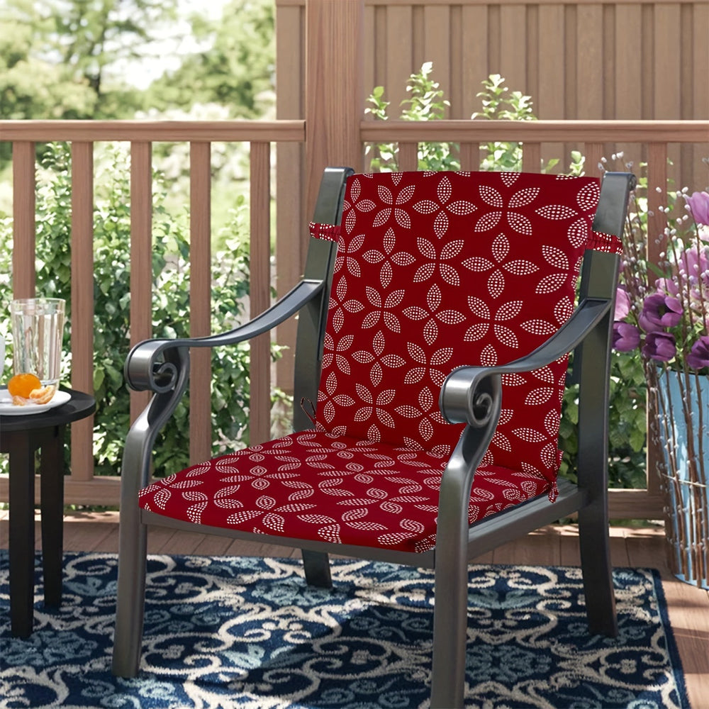 Coussin de siège en polyester gris, anti-dérapant, idéal pour jardin, terrasse et décoration intérieure confortable.