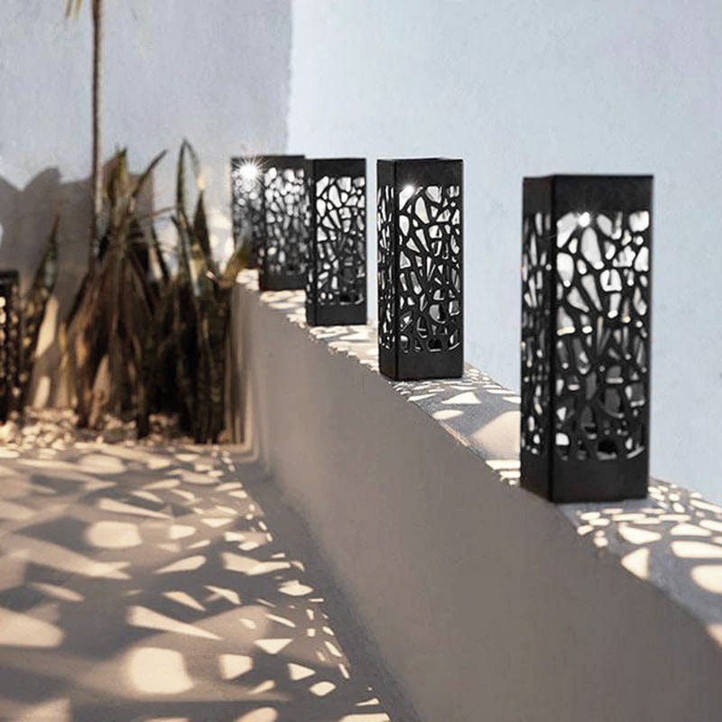 Décoration lumineuse : lampe solaire élégante pour jardin, crée une ambiance chaleureuse et moderne en extérieur.