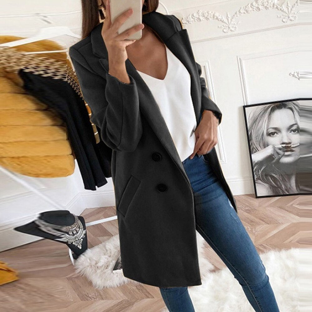 Veste longue femme élégante, idéale pour une tenue chic d'hiver. Mode féminine.
