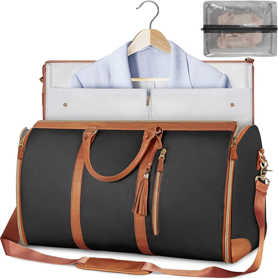 Sac de voyage ouvert montrant vêtements organisés, protection anti-plis efficace pour un rangement élégant.