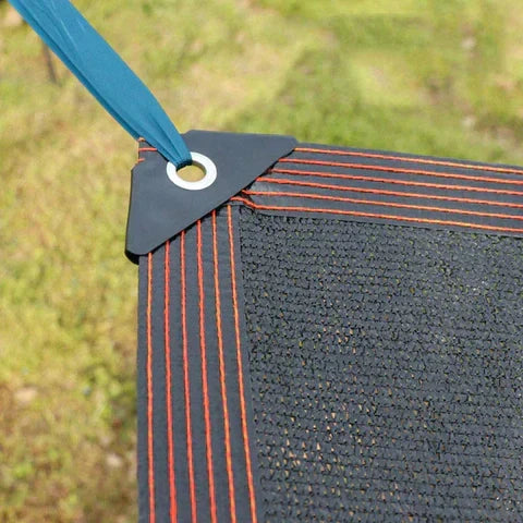 Filet anti-UV respirant, équipement extérieur. Idéal pour zone d'ombre fraîche en camping ou terrasse. Protection solaire.