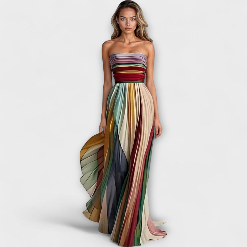 Longue robe fleurie d'été pour femme, sans manches et motif coloré. Parfaite pour la mode féminine estivale.