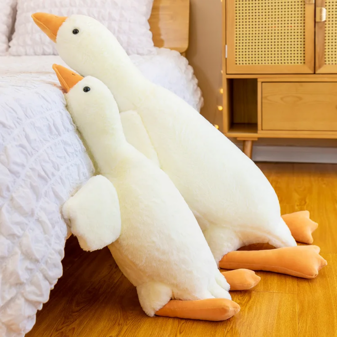 Oie peluche géante blanche, un oreiller décoratif et doux. Apporte confort et sérénité, parfait pour les câlins.