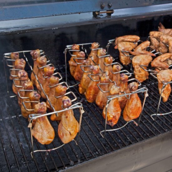 Accessoire barbecue support poulet pour rôtir 14 pilons, cuisson parfaite sans brûler les pilons.