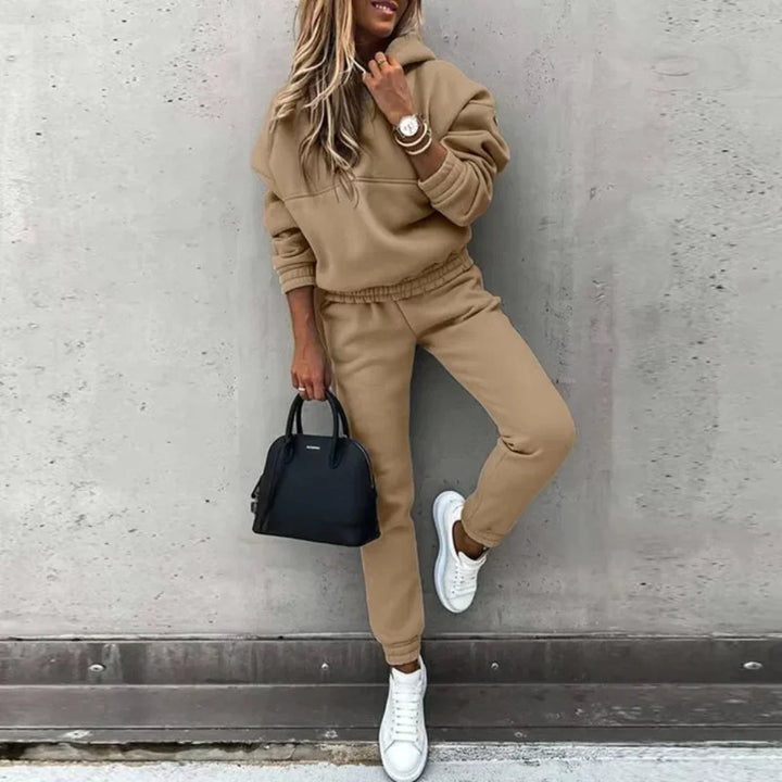 Ensemble survêtement jogger femme chaud, parfait pour les activités sportives légères ou les moments de cocooning hivernal.