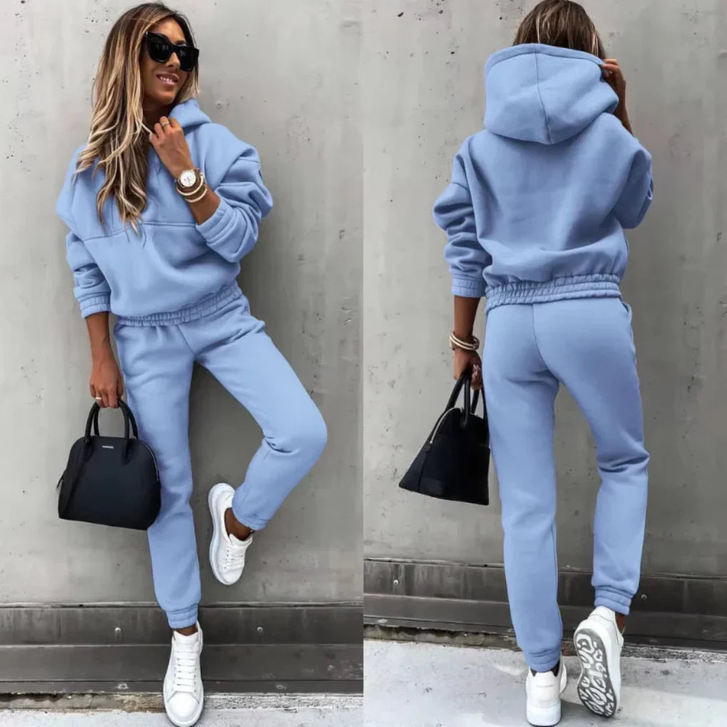 Vêtement de sport femme confortable et stylé, conçu pour la détente et une couche active en hiver. Mode femme.