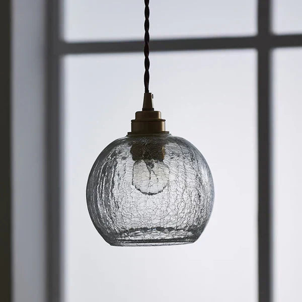 Lampe suspension industrielle avec abat-jour en verre transparent. Design moderne pour éclairage et déco.