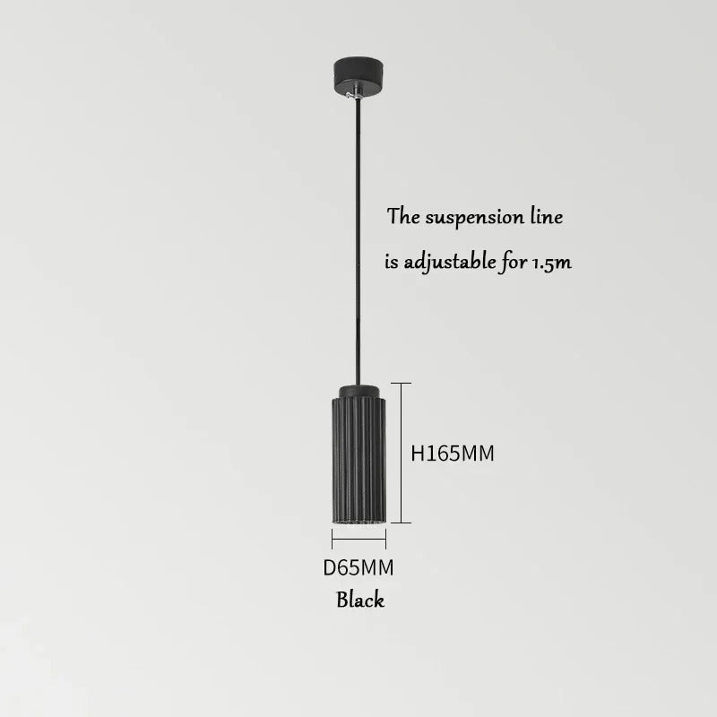 Design scandinave pour cette suspension LED. Luminaire moderne et minimaliste s'intégrant parfaitement à tout intérieur.