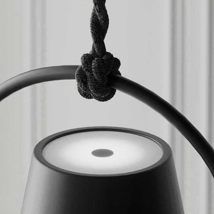 Suspension rechargeable design blanc, éclairage LED moderne pour une ambiance sans fil adaptable et stylée.