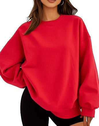 Profil d'une femme en sweat-shirt oversize casual, parfait pour le printemps/automne.