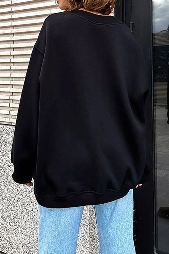 Sweatshirt femme oversize col rond, polyvalent pour tenue quotidienne ou mode décontractée.