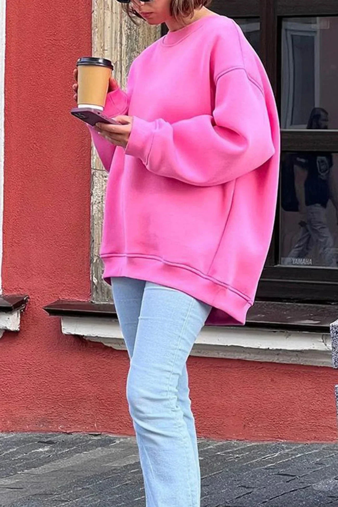 Élégant sweatshirt oversize femme, col rond, doux, pour un confort maximal toute l'année.