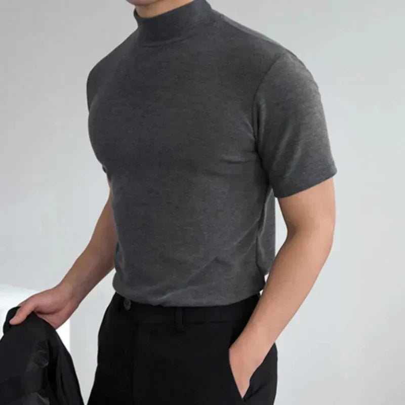 Basique T-shirt homme col montant pour un look casual chic. Confortable et polyvalent printemps/été.