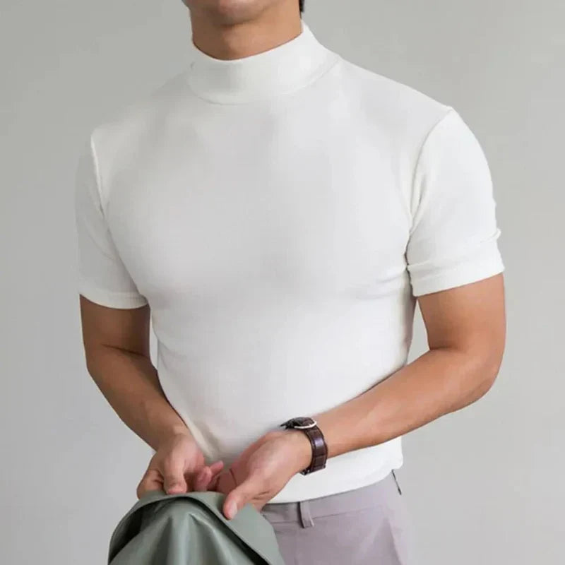 T-shirt homme à col montant pour mode masculine. Design épuré, confort optimal, style décontracté.