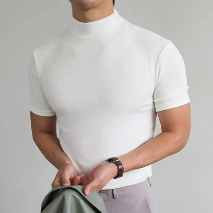 T-shirt homme à col montant pour mode masculine. Design épuré, confort optimal, style décontracté.