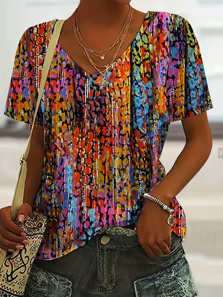 Vêtement femme: T-shirt imprimé à col V, manches courtes, idéal pour un style estival décontracté et confortable.