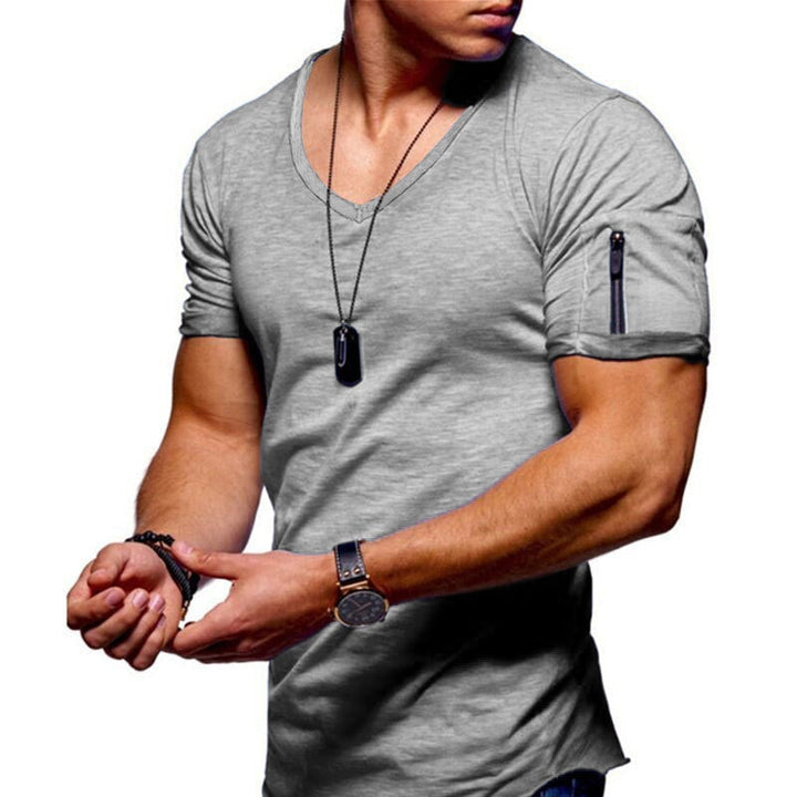 T-shirt athlétique homme à col V, parfait pour fitness et entraînement. Manches courtes, confort optimal.